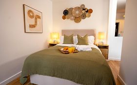Boho Style - King Bed, Central, Super Fast Wi-Fi